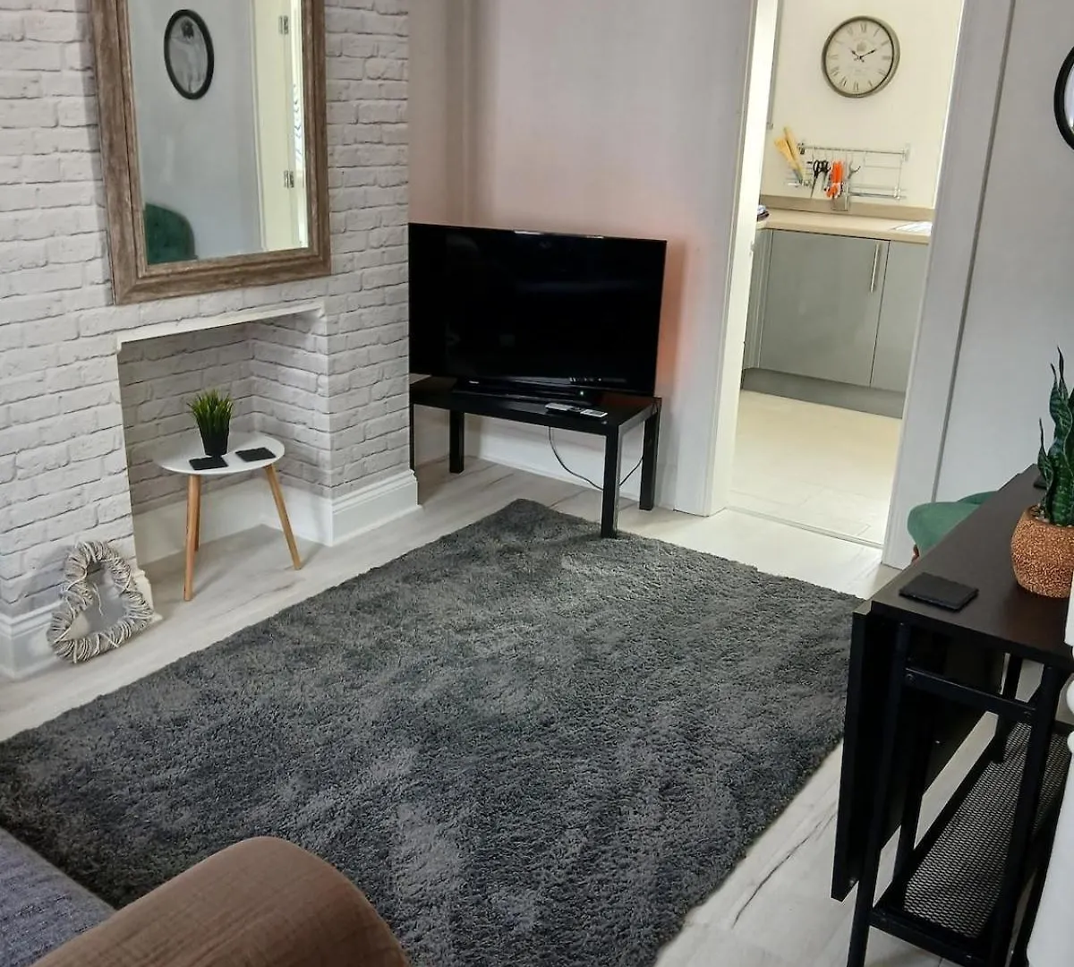 Rockmore Cottage - House In Historic West Belfast Holiday home