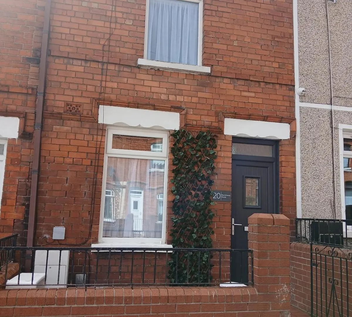 Rockmore Cottage - House In Historic West Belfast