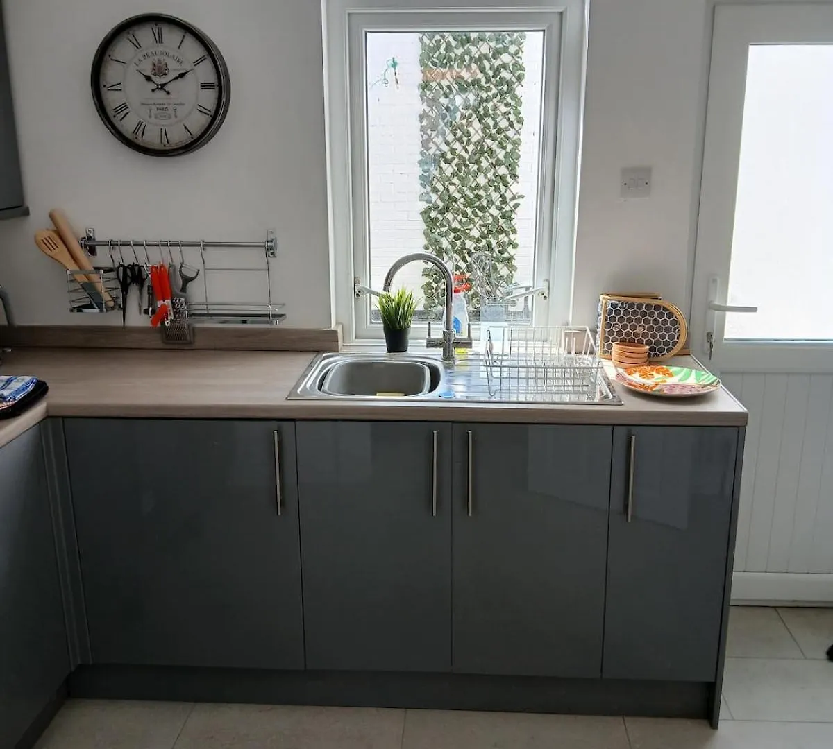 Rockmore Cottage - House In Historic West Belfast 0*,